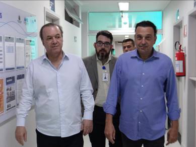 Vice-Governador de São Paulo e Secretário de Saúde visitam o AME SJC