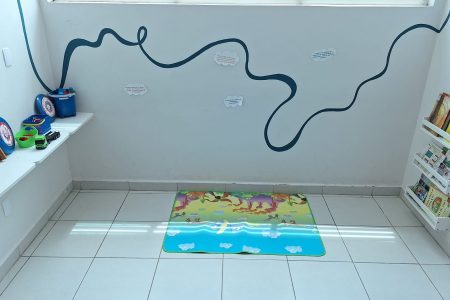 Doações de brinquedos dão nova cara ao espaço pediátrico do AME