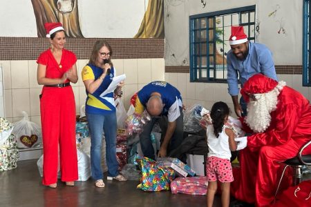 Equipes do Ceap-Sol e HDT realizam a doação de mais de 500 brinquedos neste Natal