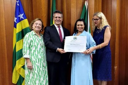 Fonoaudióloga do HDT recebe homenagem na Câmara Municipal de Goiânia