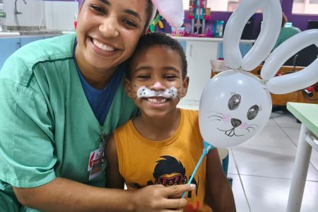 HDT promove semana de atividades lúdicas de Páscoa para crianças internadas na pediatria