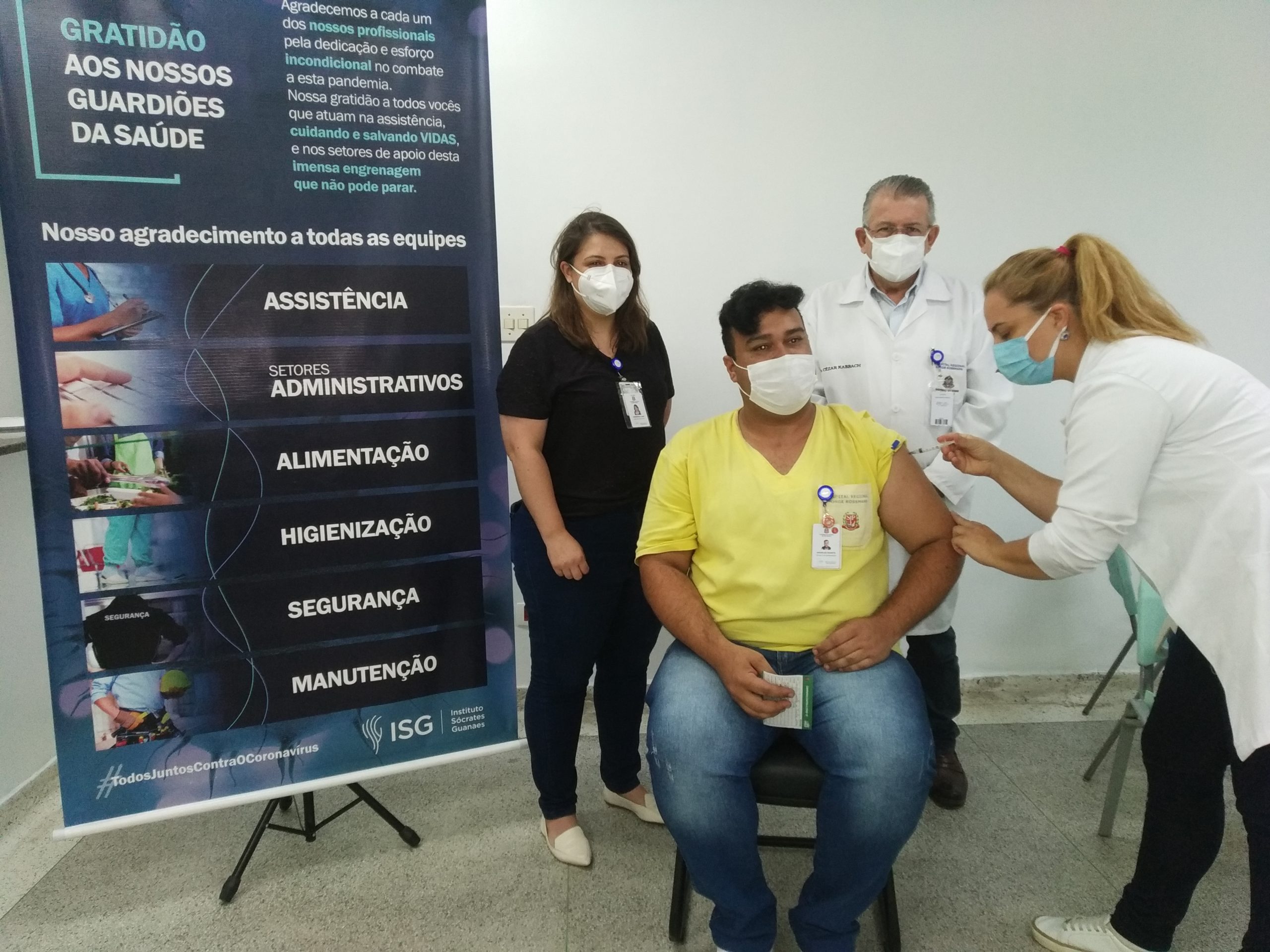 Douglas Duarte - primeiro vacinado no HRJR