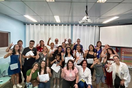 HRJR forma segunda turma de colaboradores em curso de Libras