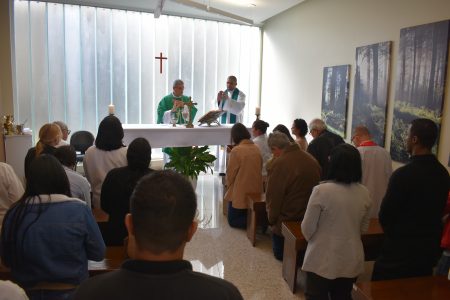 Celebração da primeira Santa Missa no HRLN