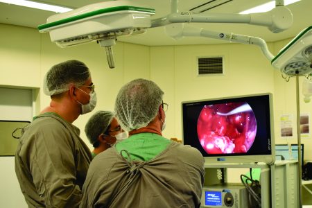 HRLN realiza técnica avançada para retirada de tumor cerebral pelo nariz