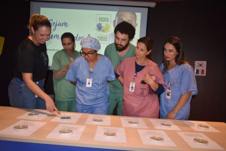 Bactérias ‘’invisíveis’’ são reveladas em ação de conscientização no HRLN