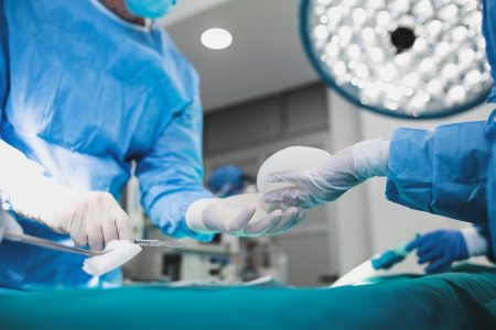 HRSJC é o único hospital do SUS no Vale do Paraíba a oferecer cirurgia de escoliose para crianças e adolescentes